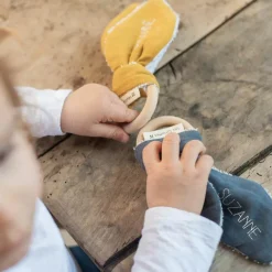 Les Griottes Anneau de dentition en bois Jaune moutarde (personnalisable)