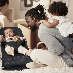 Arche de jeux pour transat Yeux espiègles noir et blanc|BabyBjörn Sale