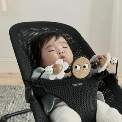 Arche de jeux pour transat Yeux espiègles noir et blanc|BabyBjörn Sale