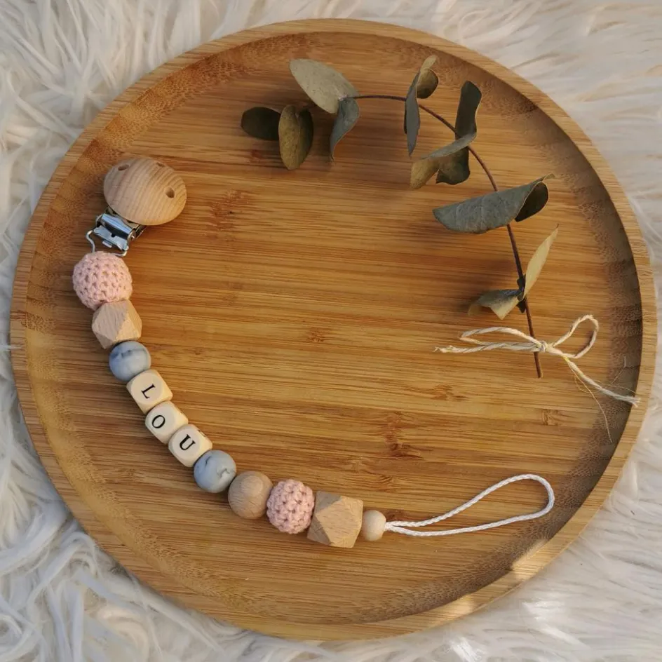 Outlet Tata Lucette Attache sucette en bois marbre et rose pâle (personnalisable)