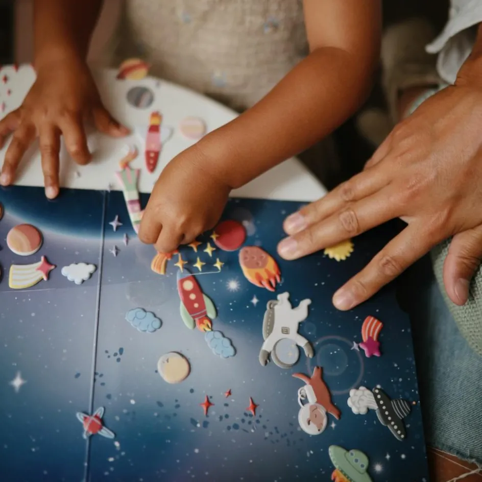 Sale Mushie Autocollants réutilisables Sticker Book Space