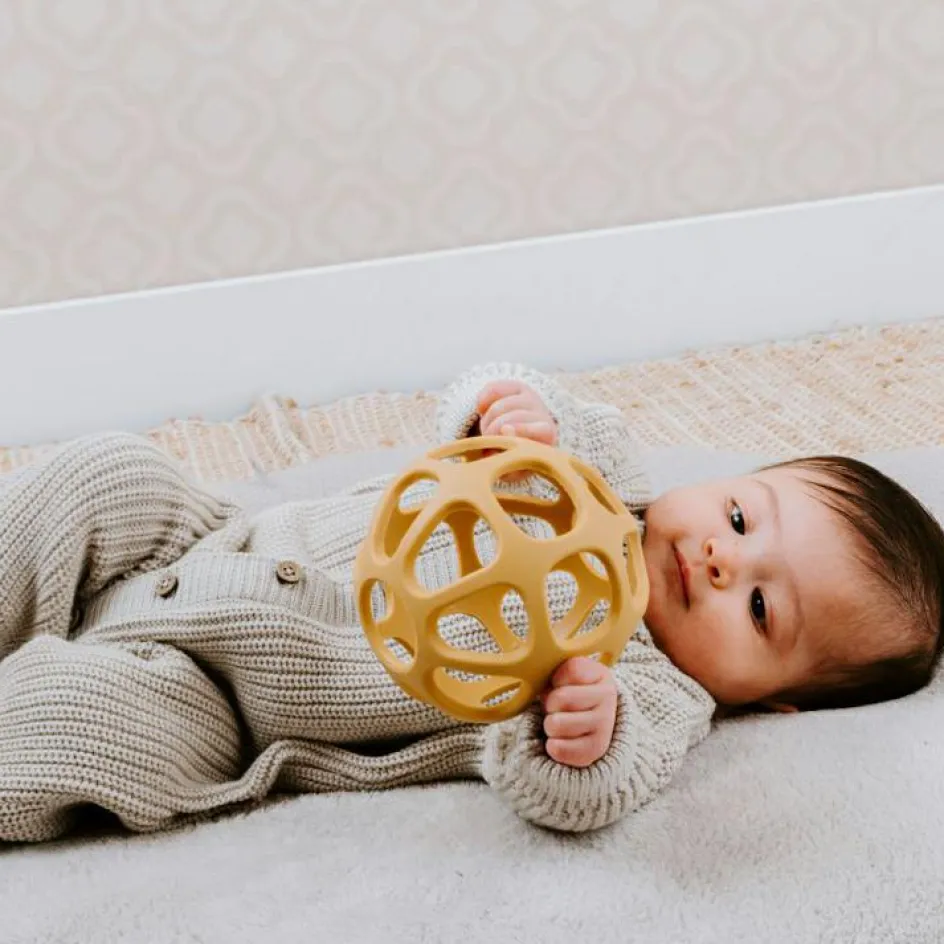 Balle de préhension en silicone Ocre|Baby's Only Best