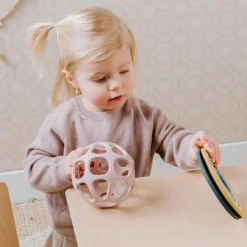 Balle de préhension en silicone rose|Baby's Only Discount