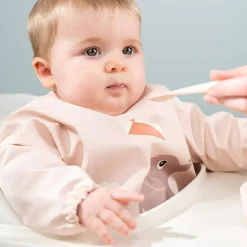 Bavoir à manches avec poche Playground rose|Done by Deer Discount