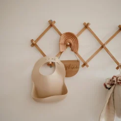 Bavoir à poche en silicone Shifting Sand|Mushie Clearance