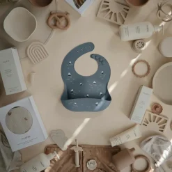 Bavoir à poche en silicone Boats|Mushie Sale