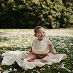 Bavoir à poche en silicone Bows|Mushie Clearance