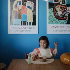 Bavoir à poche en silicone Kite|Mushie Outlet