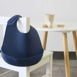 Trois Kilos Sept Bavoir en silicone Bleu