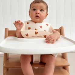 Bavoir en silicone Coeurs Crème|Atelier Wagram