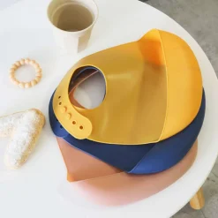 Bavoir en silicone Moutarde|Trois Kilos Sept Clearance