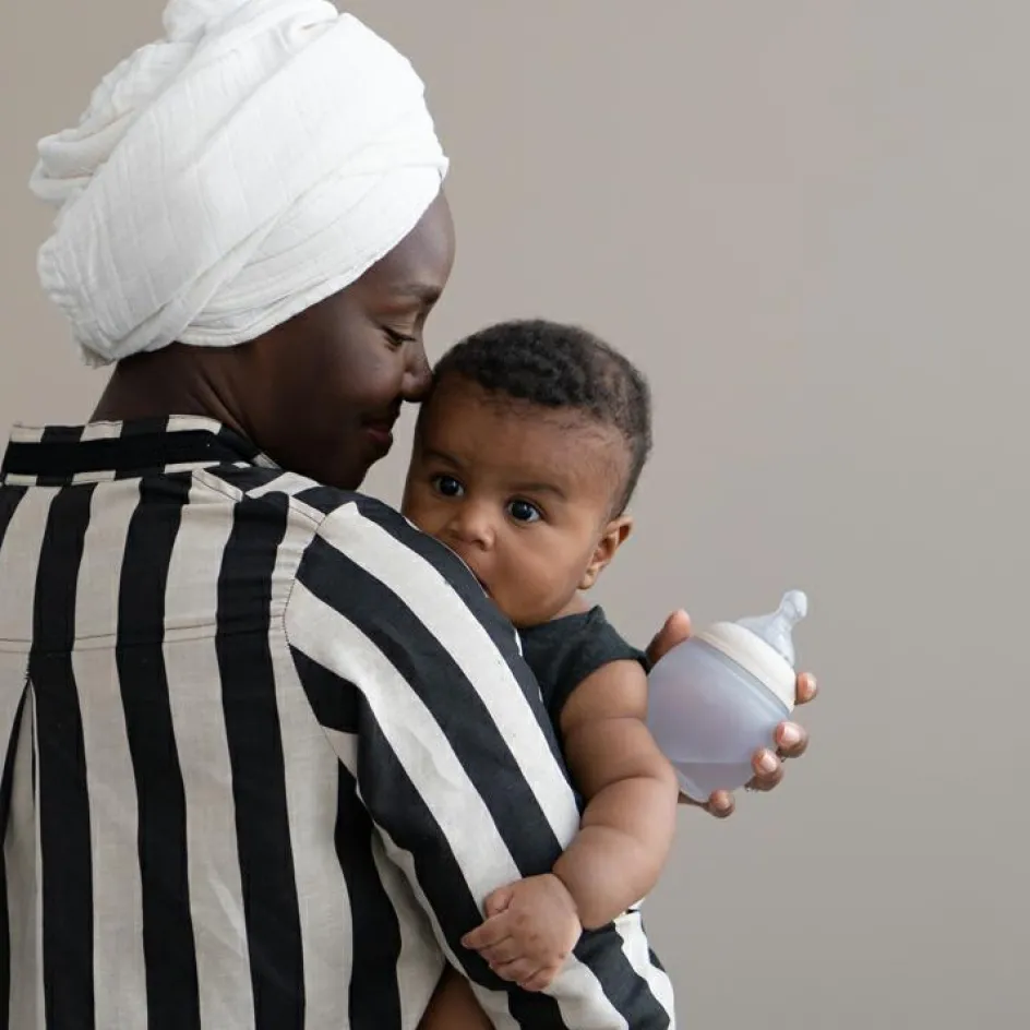 Outlet Elhée Biberon anti-colique en silicone sand (150 ml)