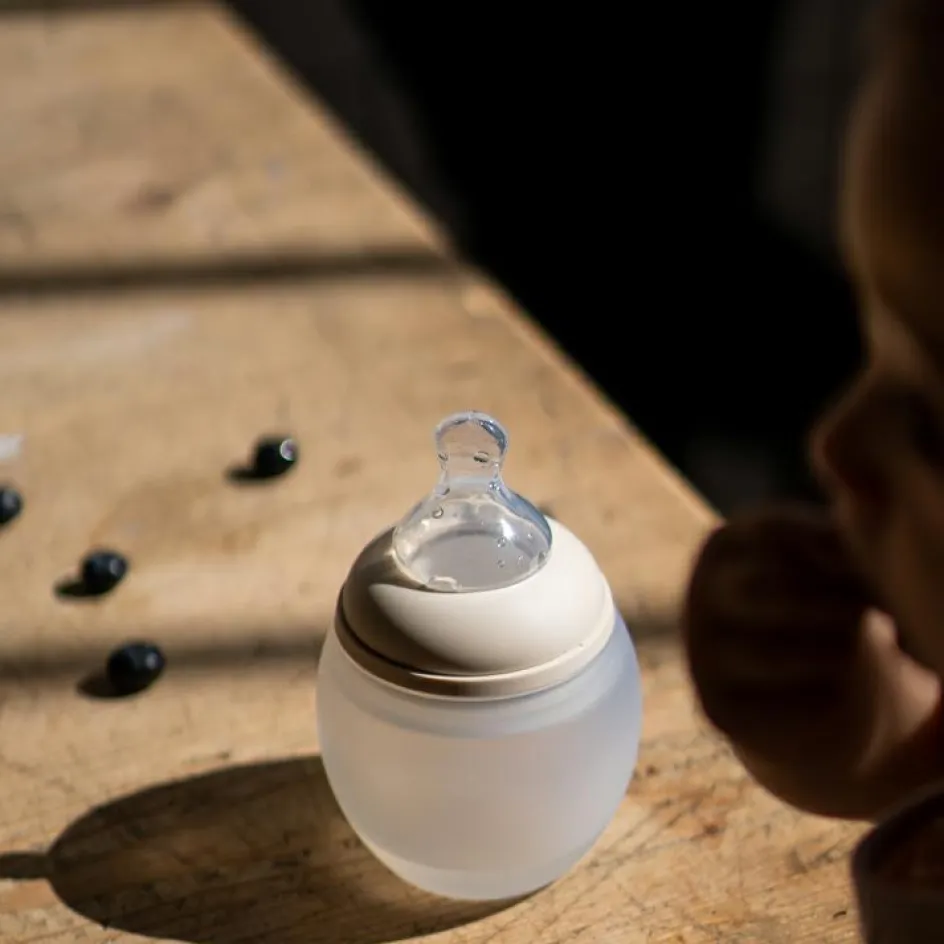 Outlet Elhée Biberon anti-colique en silicone sand (150 ml)