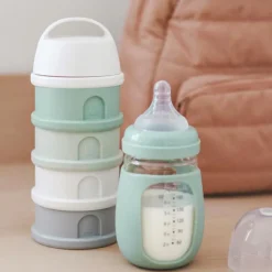 Hot Béaba Boîte doseuse de lait empilable cotton white-sage green