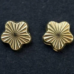 Boucles d'oreilles fleur striées (or jaune 750°)|Daniel Crégut
