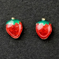 Boucles d'oreilles fraise émaillée rouge et vert (or jaune 375°)|Daniel Crégut New