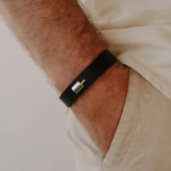 Outlet Mon Petit Poids Bracelet en cuir Noir (argent rhodié)