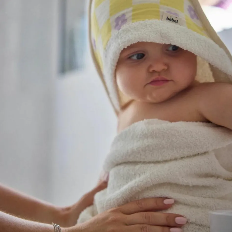 Cape de bain Comme un bonbon Romy damier jaune|BEBEL Best