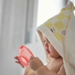 Cape de bain Comme un bonbon Romy damier jaune|BEBEL Best