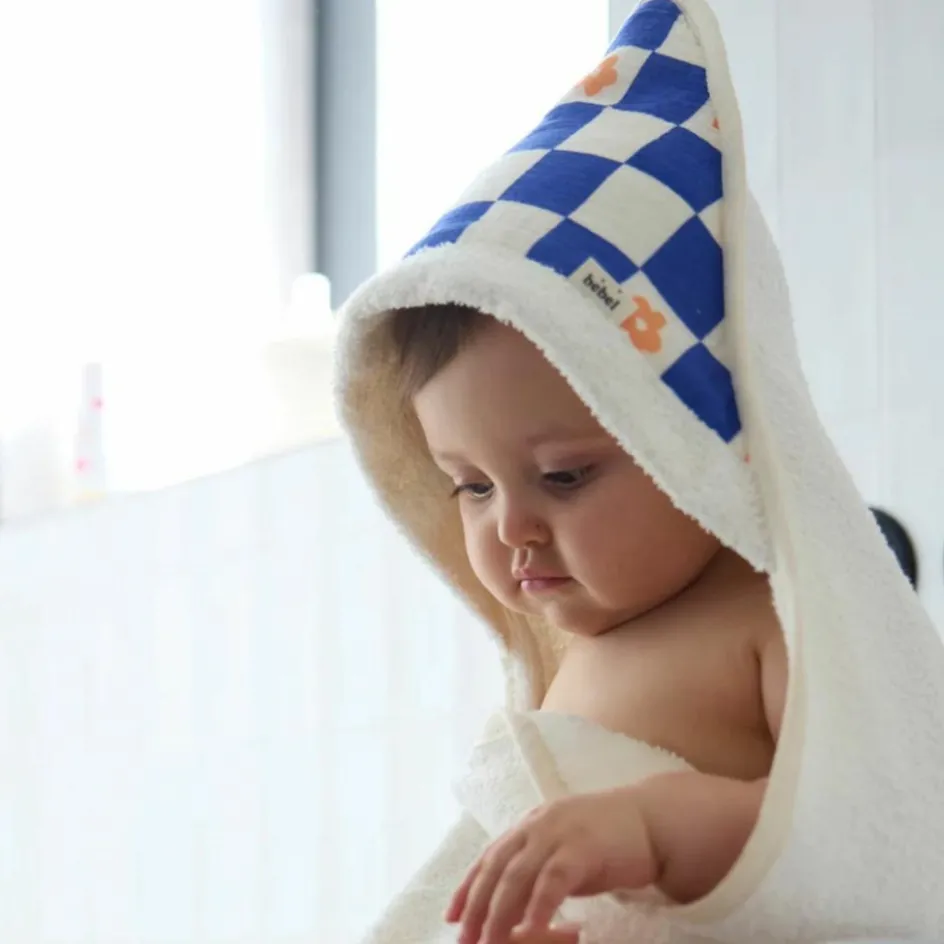 Cape de bain Comme un bonbon Romy damier bleu|BEBEL New