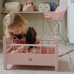 Chaise haute pour poupée Rosie Rose|Konges Slojd Online
