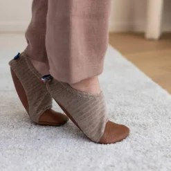 Chaussons Les Petits Velours Noisettes (pointures 18-20)|Les Pas Petits