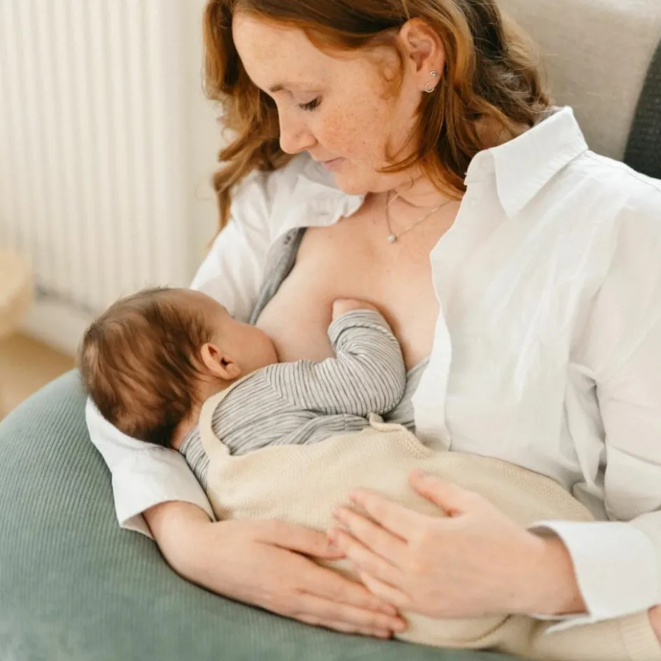 Coussin de maternité Buddy Corduroy Green|Doomoo Clearance