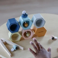 Jeu de pince Nid d'abeilles Couleurs Tendresse|Plan Toys Outlet