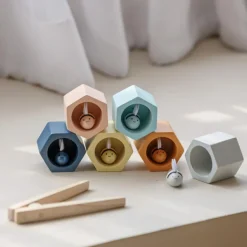 Jeu de pince Nid d'abeilles Couleurs Tendresse|Plan Toys Outlet
