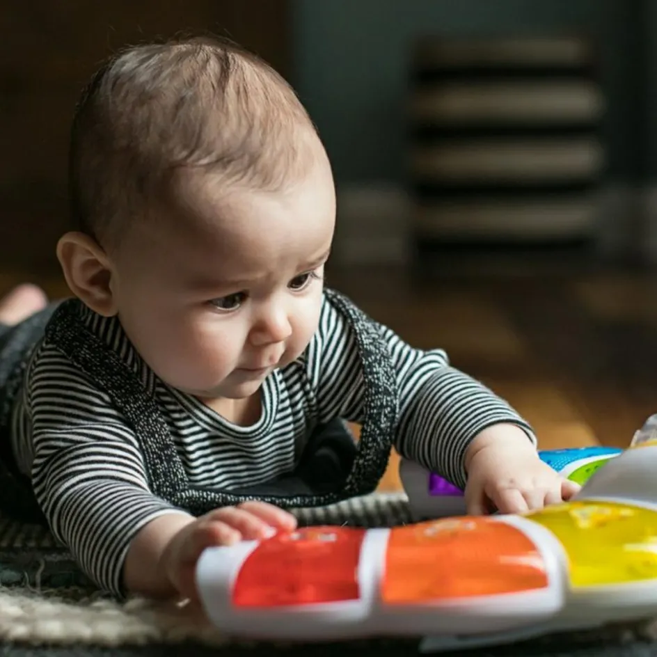 Jouet musical et multilingue Glow & Discover|Baby Einstein Online