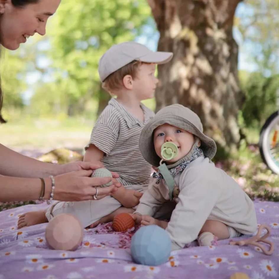 Lot de 3 jouets sensoriels Nesting Spheres Blush|Mushie Outlet