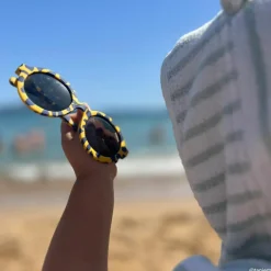 Outlet Komono Lunettes de soleil Kiddos Lou Pattern yellow blue (3-5 ans)