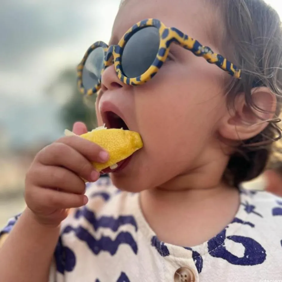 Outlet Komono Lunettes de soleil Kiddos Lou Pattern yellow blue (3-5 ans)