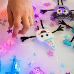 New Glo Pals Personnage Party Pal blanc et 2 cubes lumineux