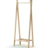 Hot AT4 Portant à vêtements en bois de hêtre brut Essentiel