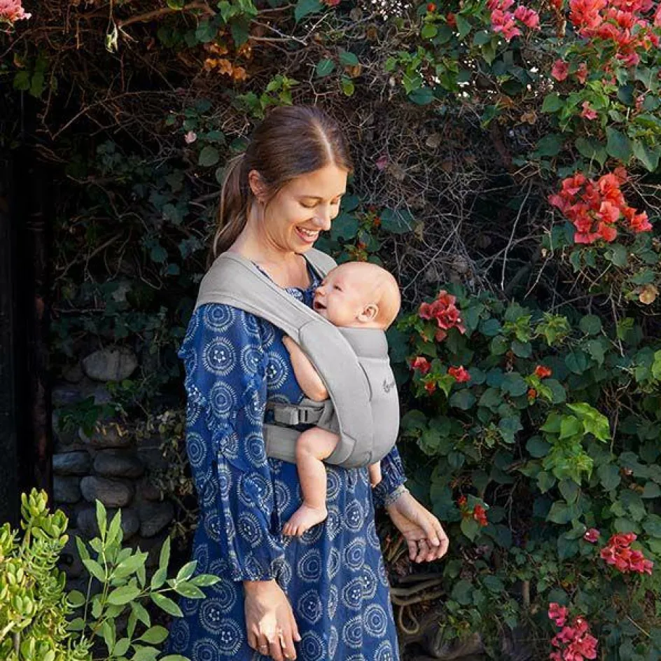 Porte bébé Embrace Soft Air Mesh gris clair|Ergobaby Hot