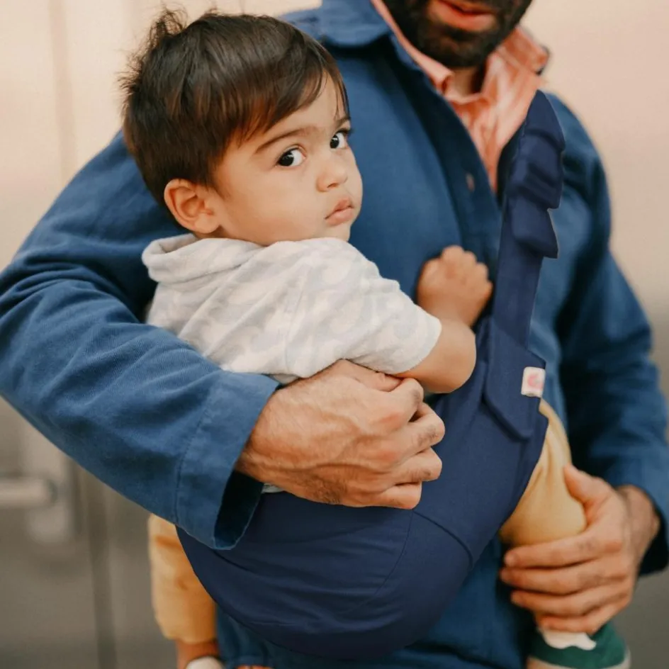 Sale Ergobaby Porte bébé enfant Upsie Sling Midnight Blue