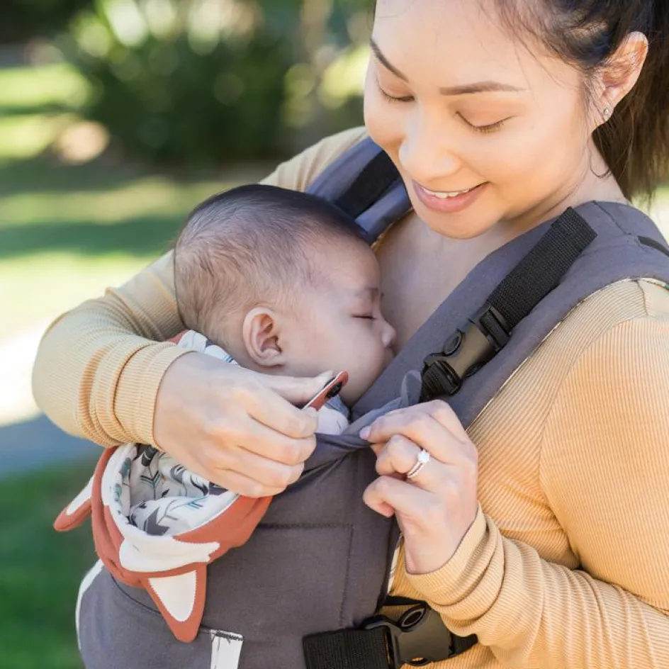Porte-bébé Cuddle Up Fox avec capuche|Infantino Hot