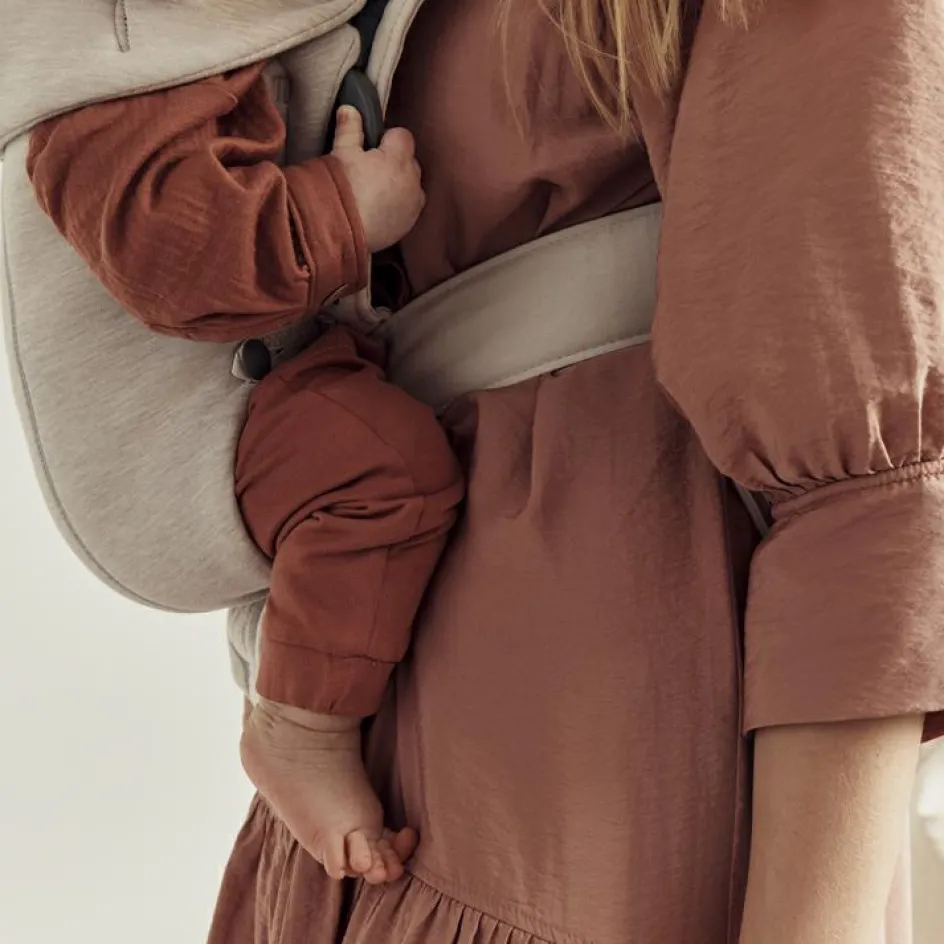 Porte-bébé Mini en jersey 3D beige clair|BabyBjörn Outlet
