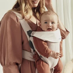 Porte-bébé Mini en jersey 3D beige clair|BabyBjörn Outlet