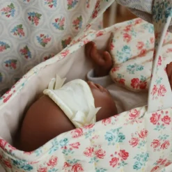 Poupée bébé Léa avec couffin|Konges Slojd Hot