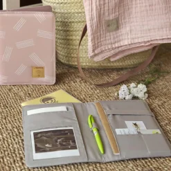 Protège carnet de santé blocks taupe|Lässig Discount