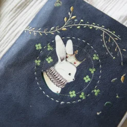 Protège carnet de santé lapin couronne (personnalisable)|L'oiseau bateau Discount