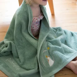 Serviette de bain vert d'eau pingouin personnalisable (70 x 140 cm)|L'oiseau bateau New