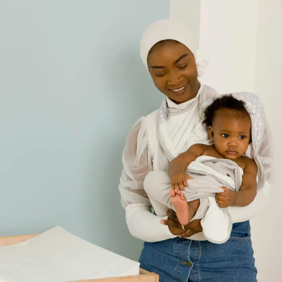 New Baby to Love Serviette tablier de bain papillon grise Etoile (108 x 107 cm)