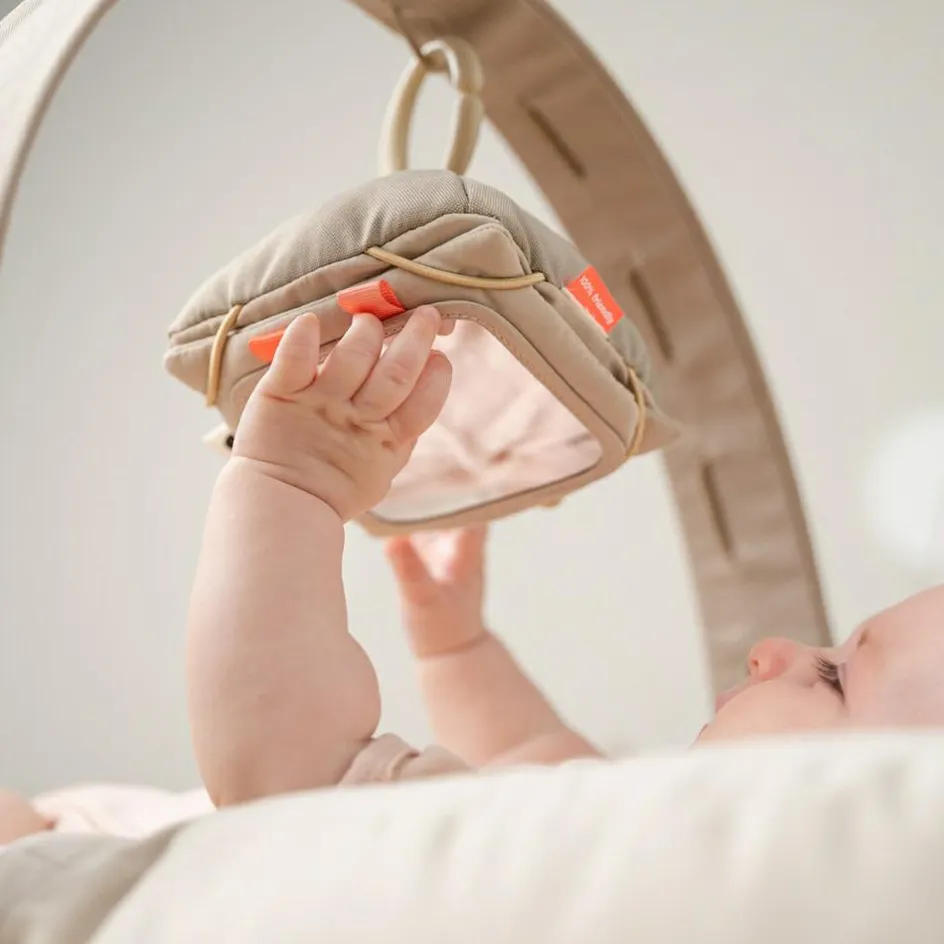 Online Done by Deer Support avec cartes de motifs contrastés Deer friends Sable