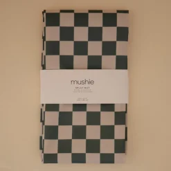 Best Mushie Tapis anti-éclaboussure Olive Check (108 x 108 cm)