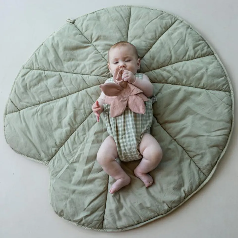 Tapis de jeu en coton bio Nénuphar Olive (95 cm)|Lorena Canals New