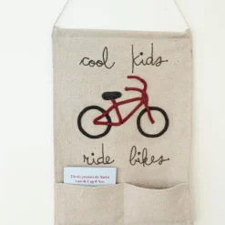 Tenture murale Cool kids ride bikes (45 x 70 cm)|Lorena Canals Outlet