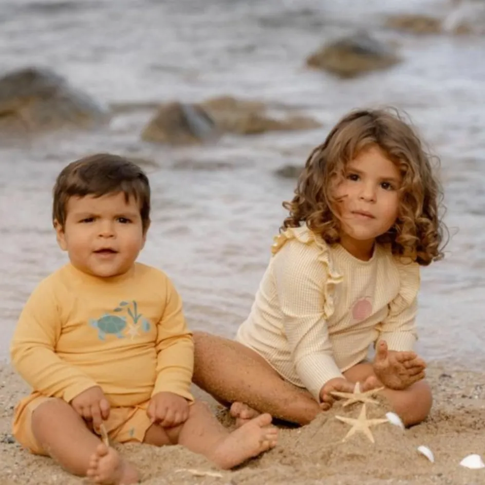 T-shirt de bain anti-UV manches longues Seashells Sunny Yellow (6-12 mois)|Little Dutch Outlet